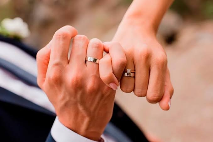 História do casamento e compromissos familiares